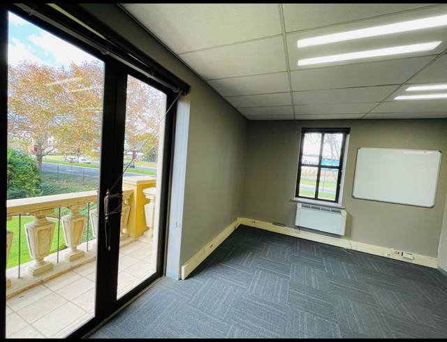 950M² OFFICE TO LET IN MAGALIESSIG